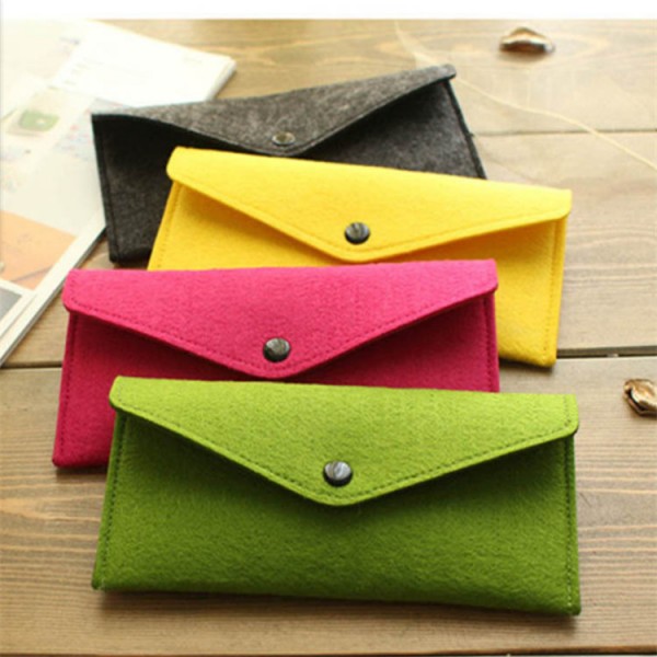 Manufacturer's felt bag c...
