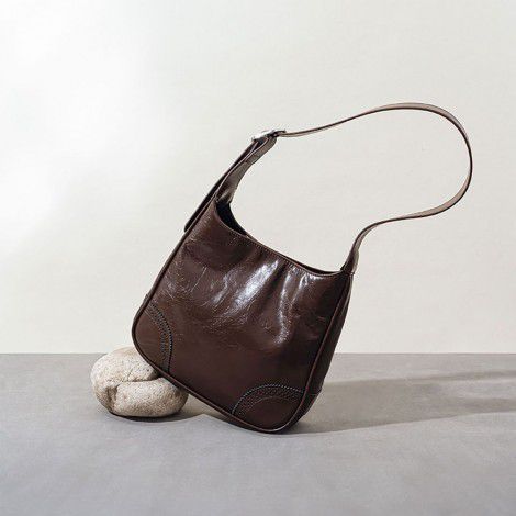 Retro oil wax cowhide underarm bag, niche, light luxury feel handbag, fashionable and trendy commuting shoulder bag 