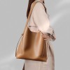 Winter New Women's Bag Large Capacity Bucket Genuine Leather Women's Bag One Shoulder Versatile Cowhide Diagonal Straddle Bag 