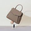 Autumn and winter niche design shoulder bag, versatile for commuting, retro crossbody bag, genuine leather large capacity handbag 