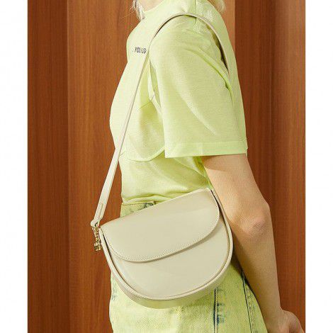 Retro saddle bag with a high-end feel, classic and fashionable small round bag that can be worn on one shoulder or crossbody, with a versatile texture. New 2023 women's bag 