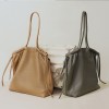 Single shoulder bag with niche design, versatile for commuting, genuine leather women's bag, large capacity retro drawstring tote bag 