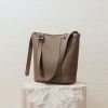 Retro bucket bag autumn and winter new niche minimalist mother and child bag versatile casual large capacity crossbody shoulder bag 