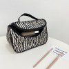 Minimalist contrasting checkered makeup bag for women's travel, portable, large capacity cosmetic storage bag 