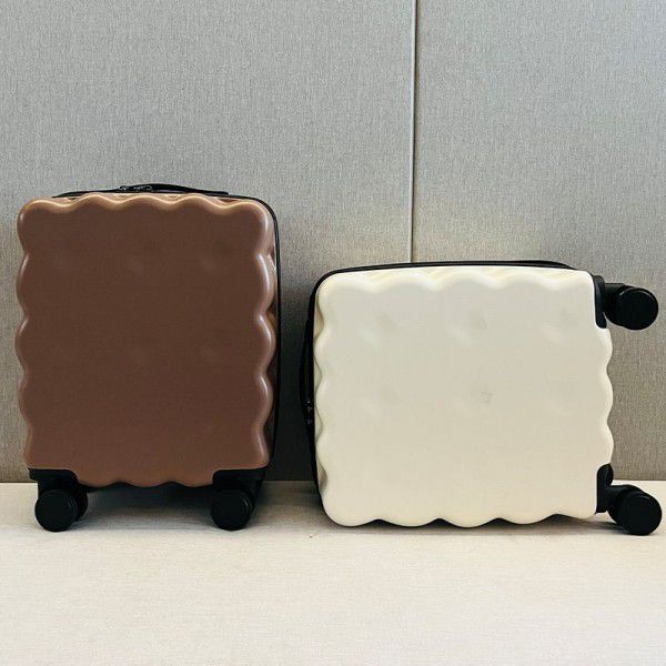 Cookie suitcase, cut...